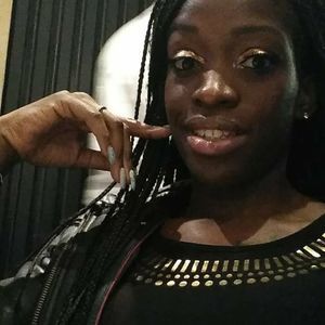 Meet your Posher, Adrienne